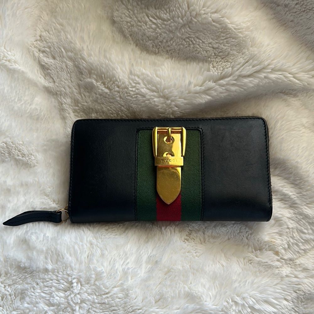 GUCCI Black leather zippy wallet Authentic web Wallet Sylvie